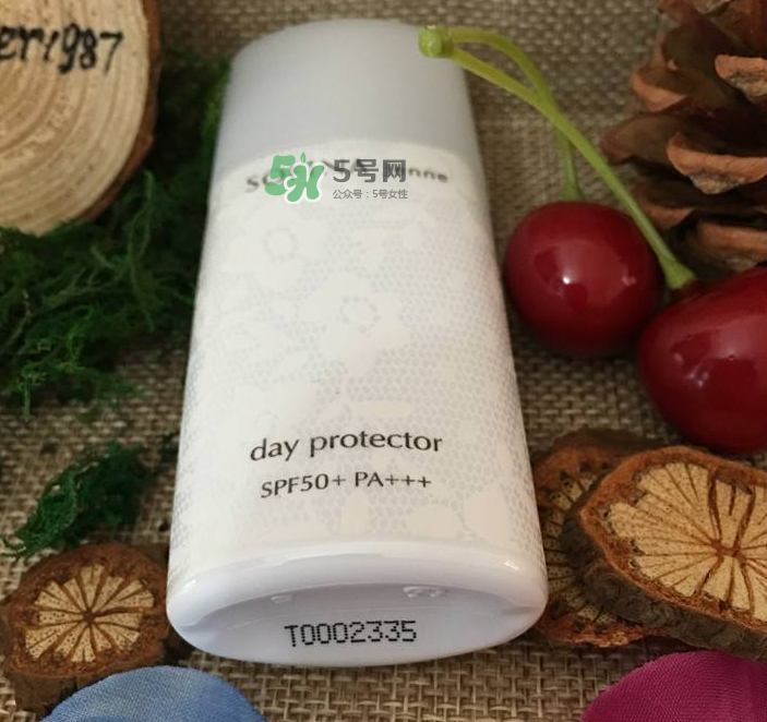 蘇菲娜白蕾絲防水嗎？蘇菲娜白蕾絲悶痘嗎？
