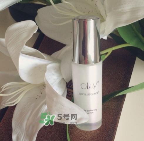 olay玉蘭油小白瓶小綠瓶哪個好？olay小白瓶小綠瓶區(qū)別