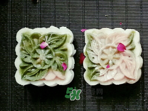 冰皮月餅皮太黏怎么辦？冰皮月餅粘手怎么回事？