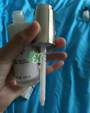olay淡斑小白瓶和olay光感小白瓶哪個好？