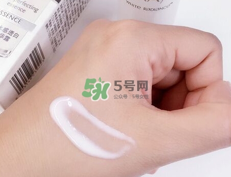 olay小白瓶和樂敦cc美容液哪個好？olay小白瓶和樂敦cc順序