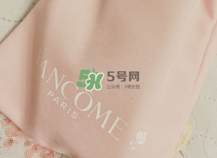 蘭蔻小黑瓶和sk2小燈泡哪個好？蘭蔻小黑瓶和小燈泡怎么用