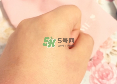 蘭蔻小黑瓶和sk2小燈泡哪個好？蘭蔻小黑瓶和小燈泡怎么用