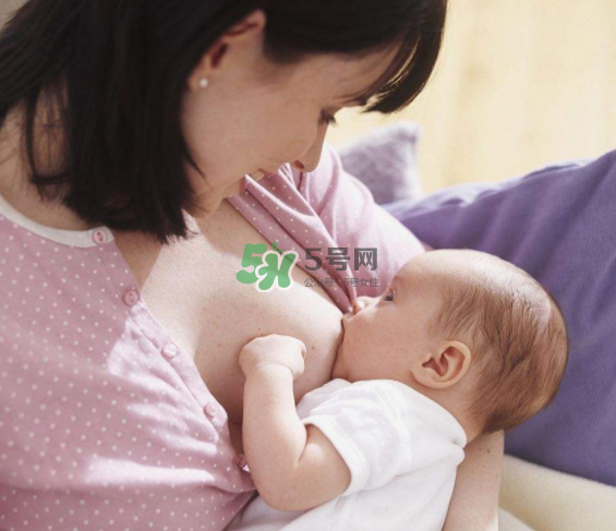 母乳喂養(yǎng)會乳糖不耐受嗎？母乳喂養(yǎng)會過度喂養(yǎng)嗎？