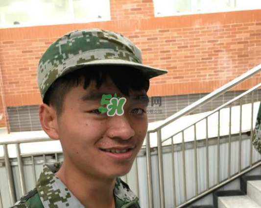 神似王寶強(qiáng)大一新生是誰(shuí)？神似王寶強(qiáng)大一新生叫什么名字？