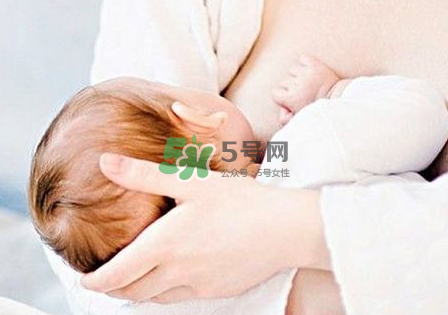 母乳喂養(yǎng)會(huì)積食嗎？純母乳喂養(yǎng)的寶寶會(huì)積食嗎？