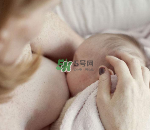 母乳喂養(yǎng)會(huì)積食嗎？純母乳喂養(yǎng)的寶寶會(huì)積食嗎？