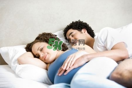 孕婦睡姿會(huì)影響寶寶嗎？孕婦睡姿對(duì)寶寶的影響