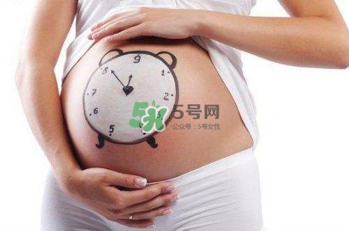 臍帶繞頸是什么原因造成的？臍帶繞頸是多休息還是多運動？