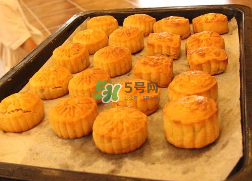 烤月餅用錫紙還是油紙？烤月餅是不是一定要墊錫紙？