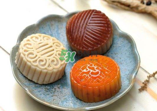 月餅烤裂了什么原因？月餅烤的時(shí)候?yàn)槭裁磿?huì)變形？