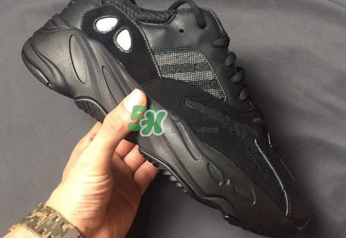 yeezy boost 700黑白純色款什么時(shí)候發(fā)售？
