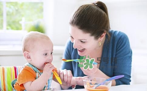 一歲后的寶寶如何喂養(yǎng)？寶寶喝牛奶好嗎？