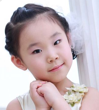 不要再為女兒扎羊角辮了 女孩好看的發(fā)型怎么扎？