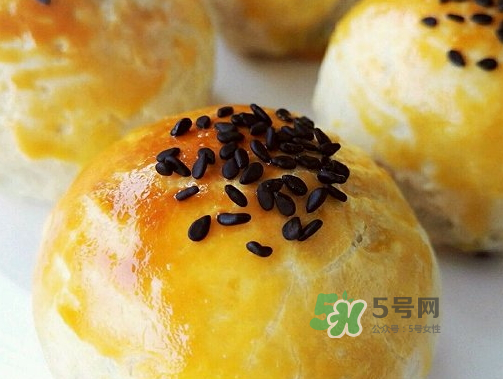 蛋黃酥為什么會(huì)開裂？蛋黃酥開裂原因