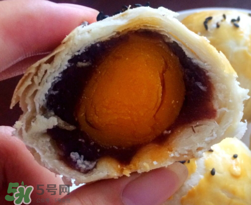 蛋黃酥可以用熟蛋黃嗎？蛋黃酥用什么蛋黃好？
