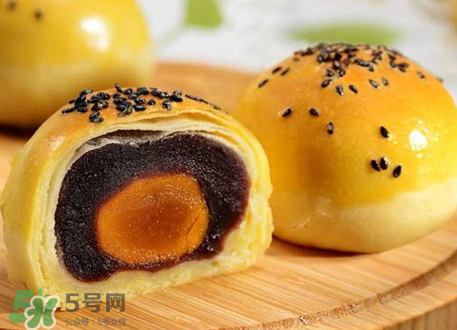 蛋黃酥可以用熟蛋黃嗎？蛋黃酥用什么蛋黃好？