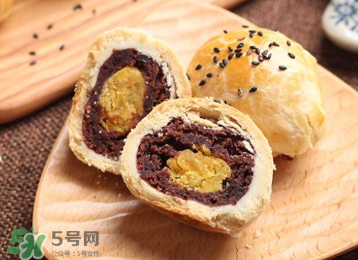 蛋黃酥可以用熟蛋黃嗎？蛋黃酥用什么蛋黃好？