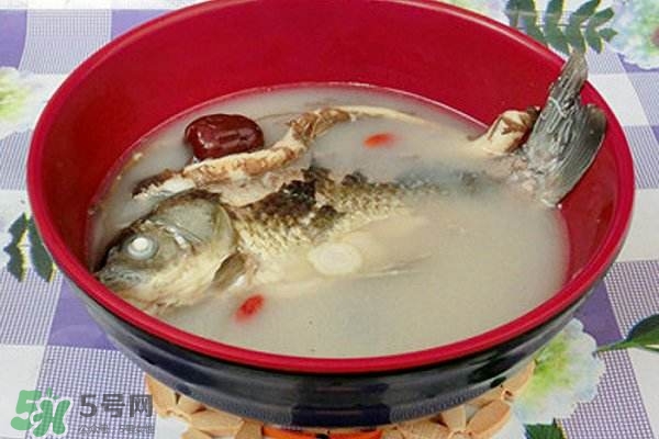 產(chǎn)婦鯽魚湯什么時候喝？產(chǎn)婦鯽魚湯放調(diào)料嗎？