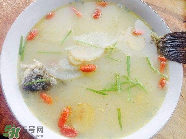 鯽魚湯怎么去腥味？鯽魚湯熬多長時間最好？