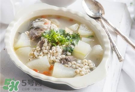 產(chǎn)婦鯽魚湯什么時候喝？產(chǎn)婦鯽魚湯放調(diào)料嗎？
