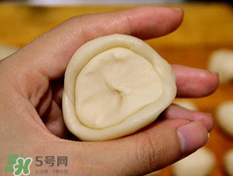 蛋黃酥油皮破了怎么辦？做蛋黃酥油皮破皮原因