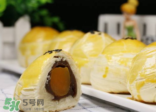 蛋黃酥可以用微波爐烤嗎？微波爐可以做蛋黃酥嗎？