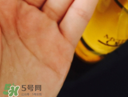 歐萊雅護發(fā)精油哪款好？歐萊雅護發(fā)精油和愛茉莉精油對比