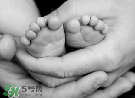 剪臍帶是寶寶疼還是媽媽疼？剪臍帶孕婦會痛嗎？