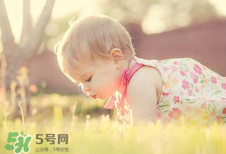 寶寶曬太陽后出濕疹正常嗎？寶寶曬太陽會出濕疹嗎？