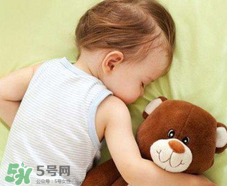 怎么樣培養(yǎng)寶寶自己入睡？怎么樣培養(yǎng)寶寶整夜睡覺？