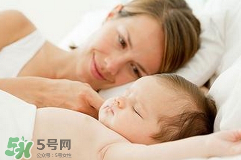 新生寶寶怎么抱？新生寶寶可以豎著抱嗎？