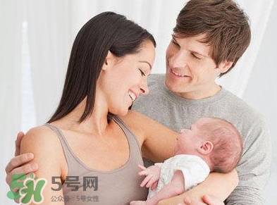 新生寶寶怎么抱？新生寶寶可以豎著抱嗎？