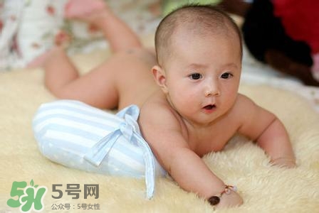 剛出生的寶寶要注意什么？剛出生的寶寶要準備哪些東西？