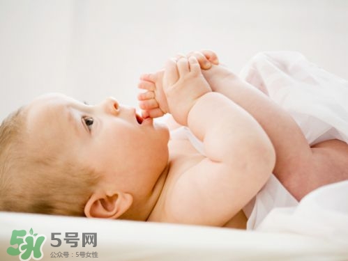 剛出生的寶寶要注意什么？剛出生的寶寶要準備哪些東西？