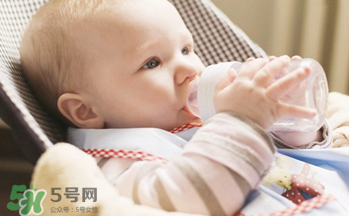 寶寶奶粉過敏什么原因？奶粉過敏的識別和處理