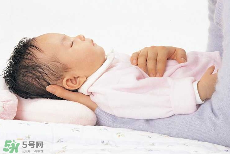 新生寶寶怎么抱？新生寶寶可以豎著抱嗎？