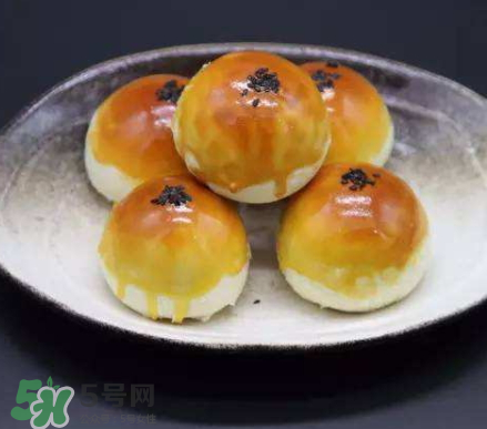 吃蛋黃酥會(huì)胖嗎？減肥可以吃蛋黃酥？