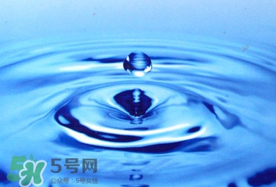 國(guó)家飲用水標(biāo)準(zhǔn)是什么？飲用水和礦泉水的區(qū)別