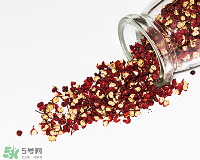 花椒泡腳能治白發(fā)嗎？花椒泡腳白發(fā)能轉(zhuǎn)黑嗎？