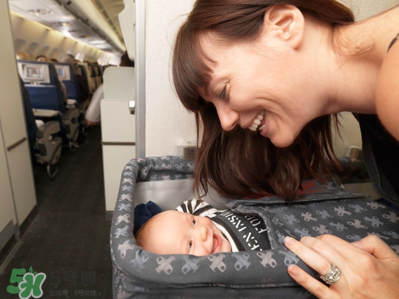 兒童安全座椅要坐到幾歲？兒童安全座椅適合多大的孩子？