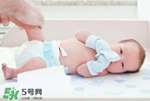 用尿布好還是尿不濕好？用尿布好還是紙尿褲好？
