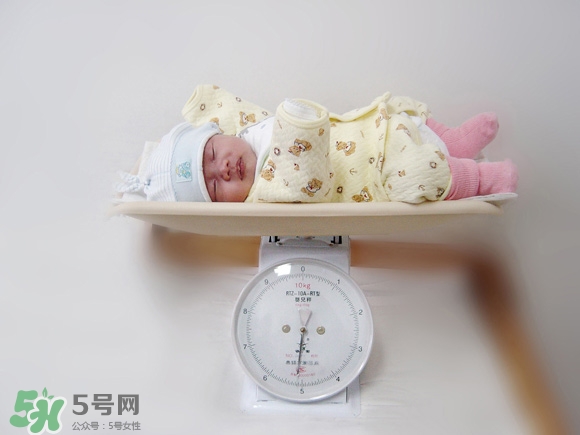新生兒尿不濕怎么選？新生兒尿不濕什么牌子好？