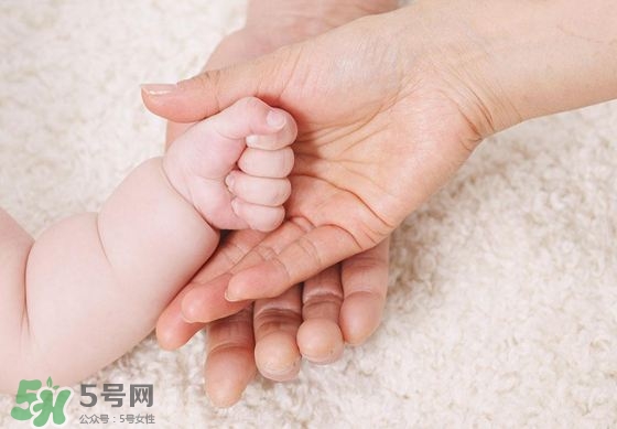 未滿月的寶寶可以剪指甲嗎？寶寶多久剪一次指甲？