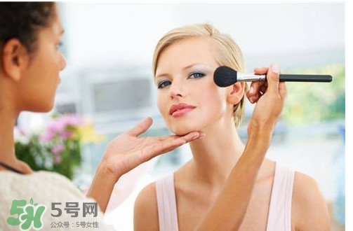 哺乳期可以化妝嗎？哺乳期化妝對寶寶有影響嗎？