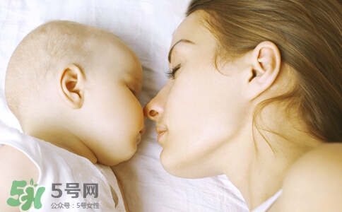 母乳到什么時(shí)候就沒營養(yǎng)了？母乳什么時(shí)候斷最好？