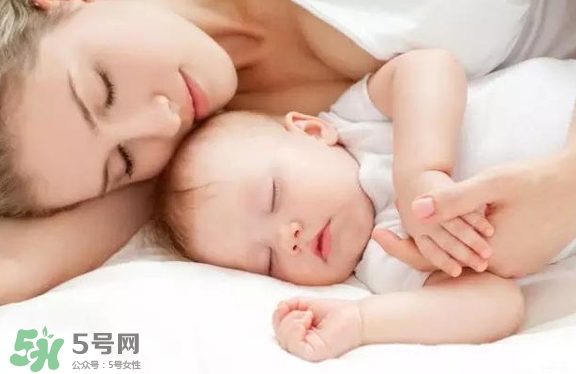 怎么哄寶寶入睡？哄寶寶睡覺(jué)的方法