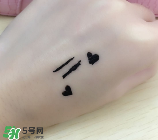 美寶蓮眼線液筆怎么樣？美寶蓮眼線液筆暈染嗎？