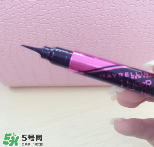 美寶蓮眼線液筆怎么樣？美寶蓮眼線液筆暈染嗎？