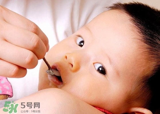 母乳喂養(yǎng)胸部會(huì)變形嗎？如何避免產(chǎn)后乳房變形？